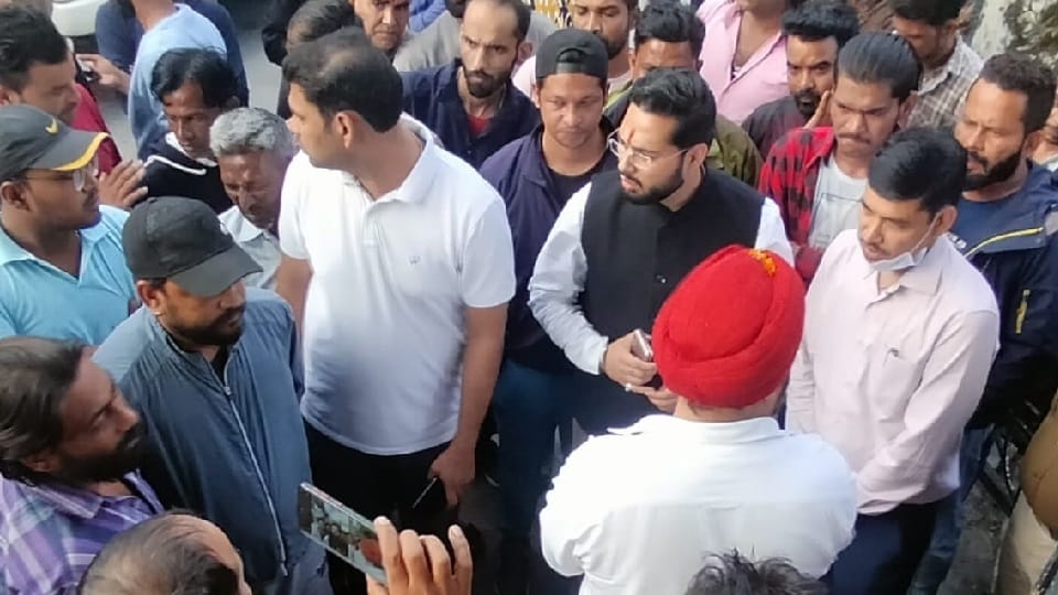 Dehradun Accident News: Youth died during 108 ambulance and  Auto Collide