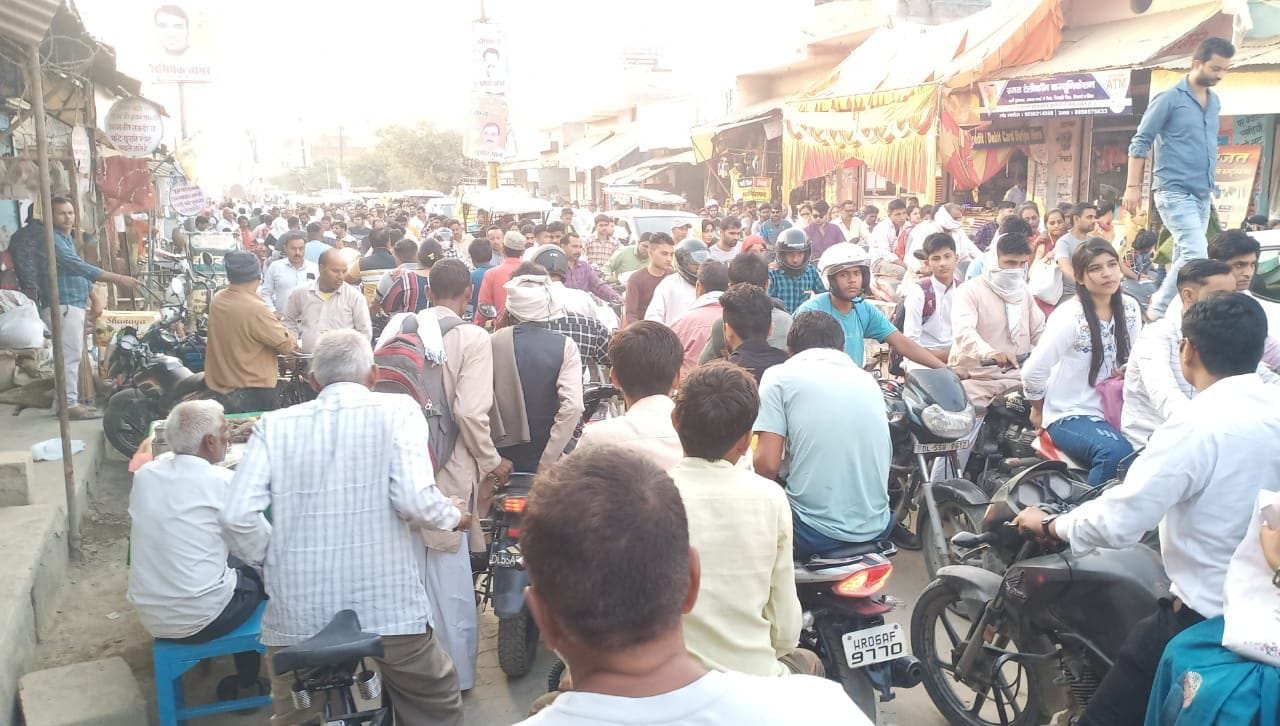 UP: sisters prayed after tilaking brothers in prison, long queues In Bijnor-Saharanpur district jail