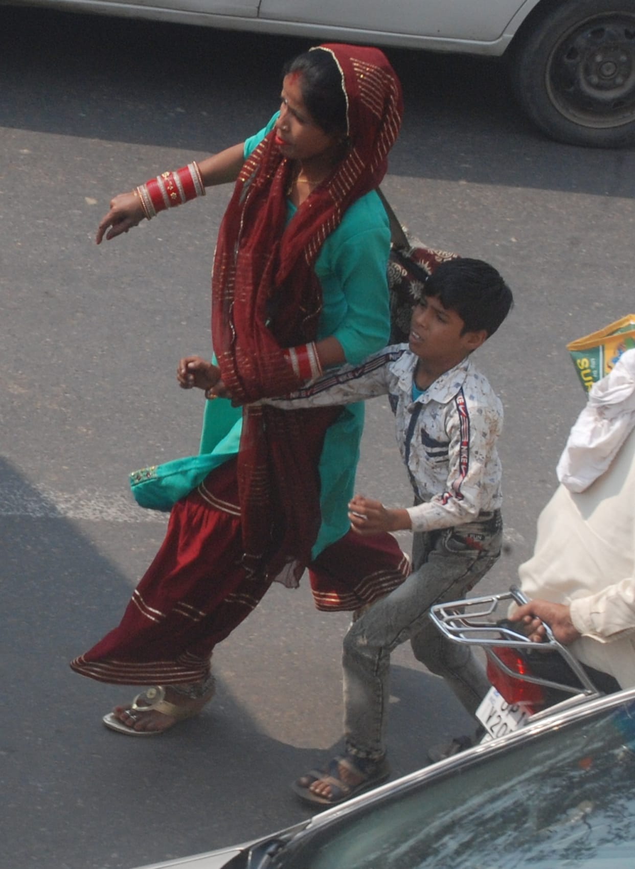 Shubh Muhurta passed while waiting for the buses