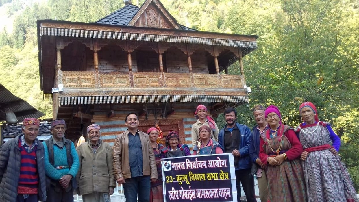 Motivated people to vote in samaalang village