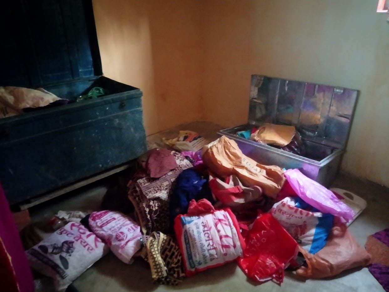 Thieves searched the house, took away jewelery and cash