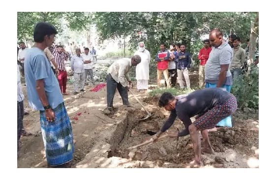 Post mortem of the woman's body after taking it out of the grave in Kanpur