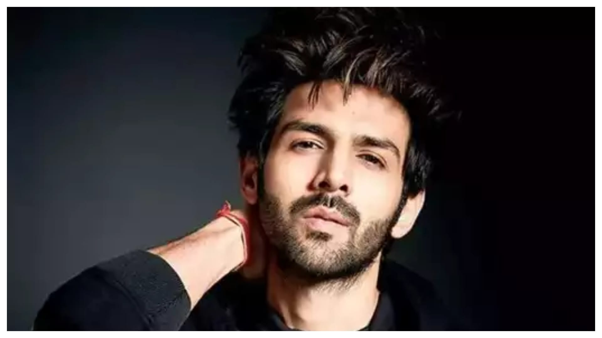 satyaprem ki katha kartik aaryan followed by fans in ahmedabad during shooting
