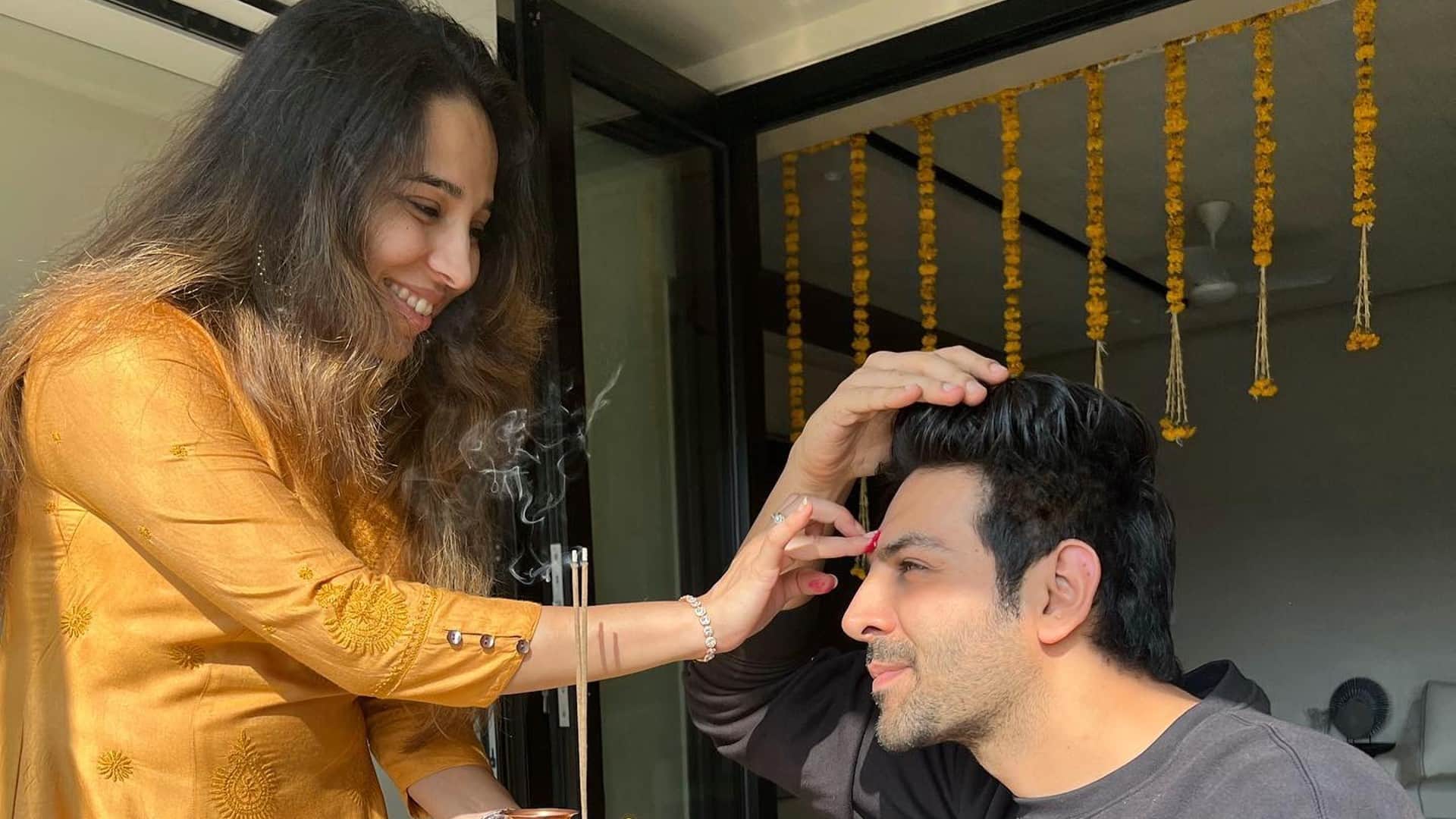 Photos of the day Mouni Roy Janhvi Kapoor Sunny Leone Rakul Preet Singh Tamannaah Bhatia Urvashi Rautela