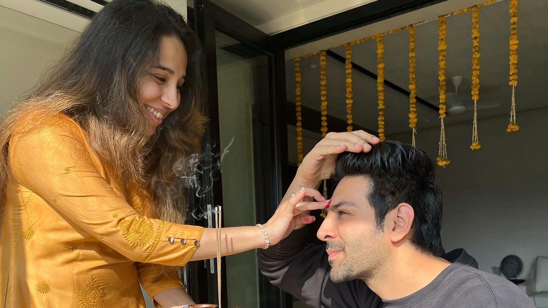 Photos of the day Mouni Roy Janhvi Kapoor Sunny Leone Rakul Preet Singh Tamannaah Bhatia Urvashi Rautela
