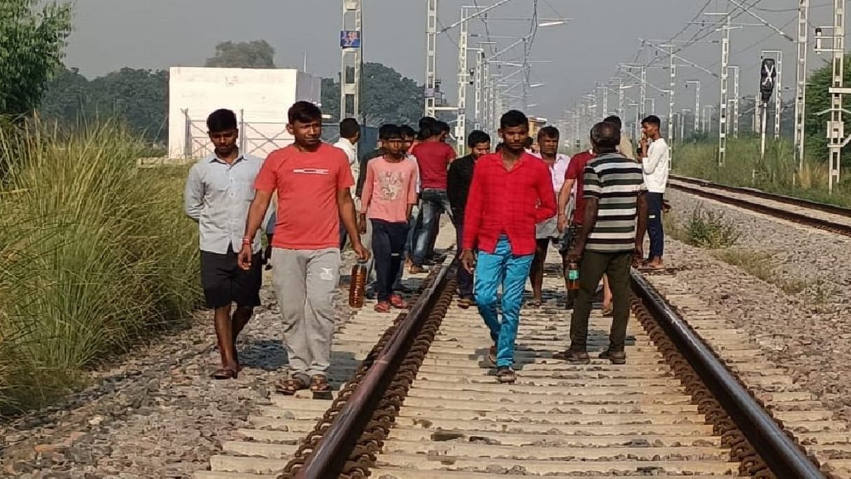 Kaushambi Two engines of the train collided, two workers injured