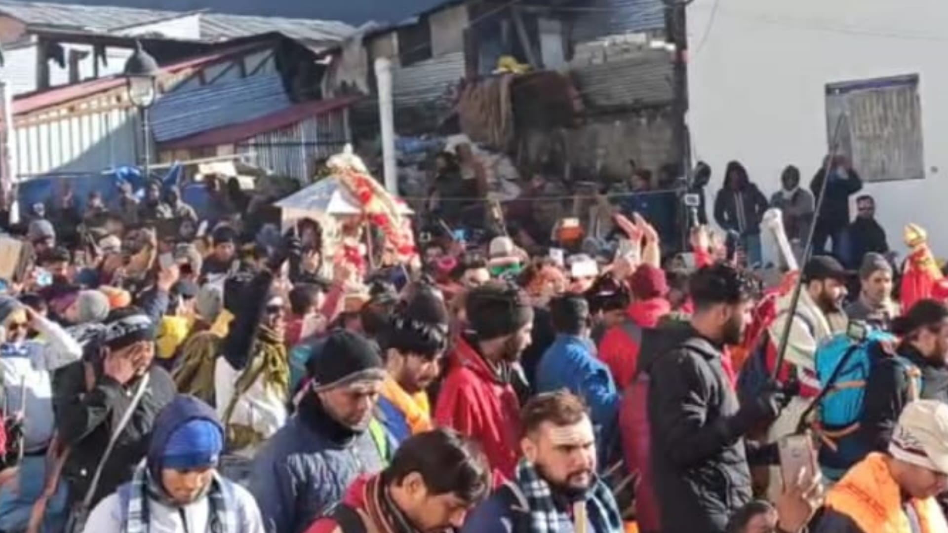 Kedarnath Dham Doors Closed Record pilgrims arrived Kedarnath Photos Uttarakhand News in Hindi