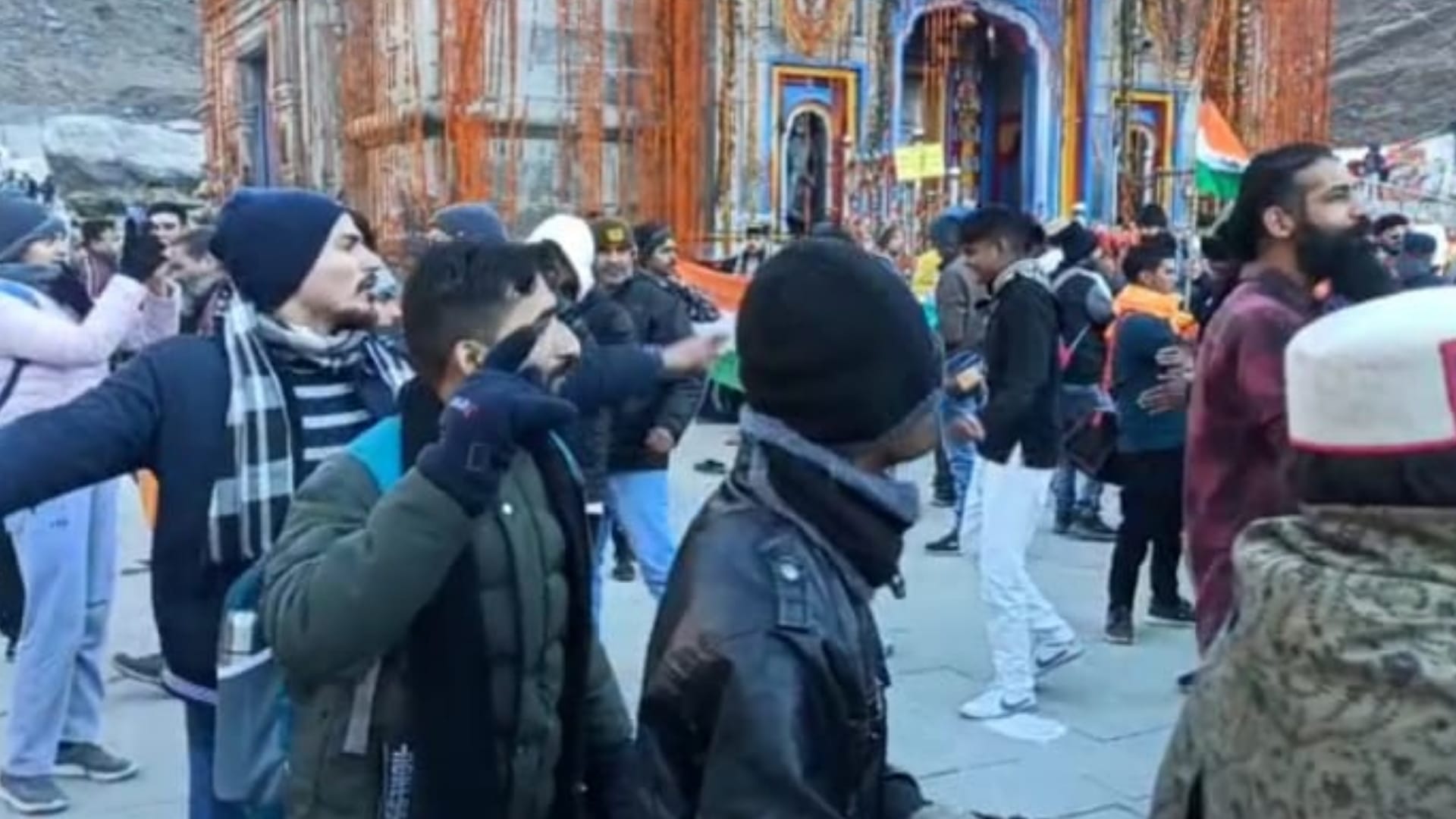 Kedarnath Dham Doors Closed Record pilgrims arrived Kedarnath Photos Uttarakhand News in Hindi