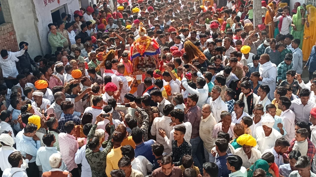 Ajmer Cow fair: A sign of happiness and prosperity as soon as the white cow came out from under the ride of Dw