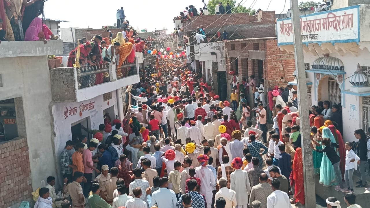 Ajmer Cow fair: A sign of happiness and prosperity as soon as the white cow came out from under the ride of Dw