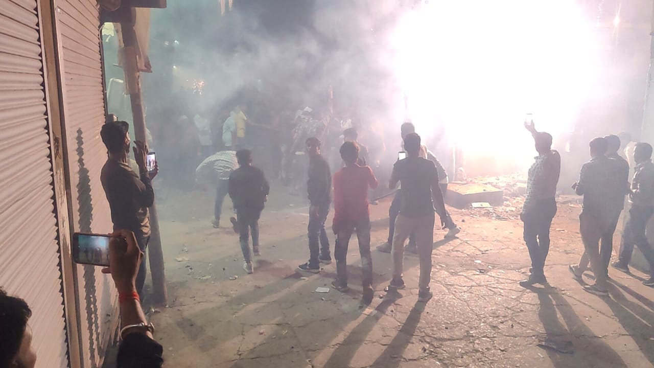 Rajasthan News: Govardhan Puja, cracker war in Kekdi, many injured including a policeman