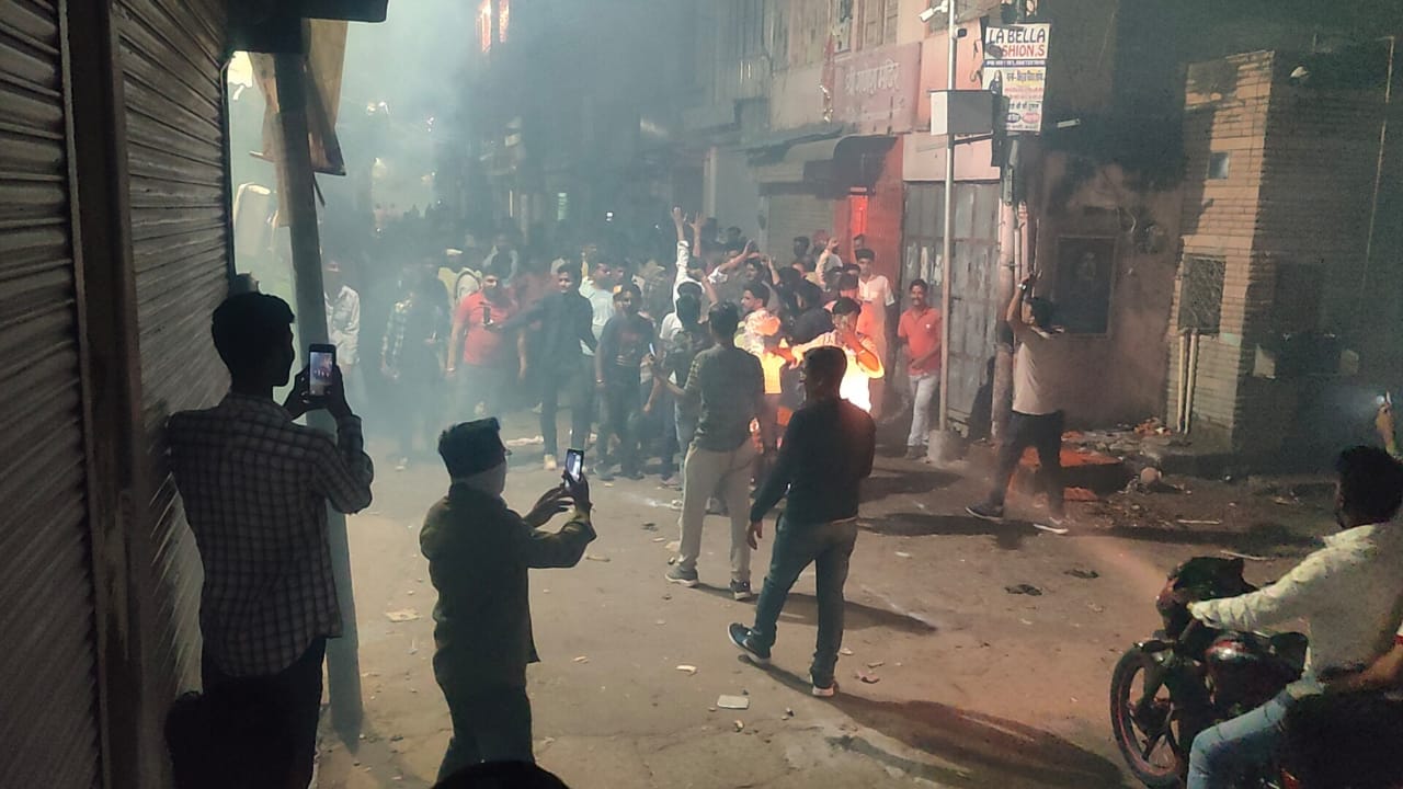 Rajasthan News: Govardhan Puja, cracker war in Kekdi, many injured including a policeman