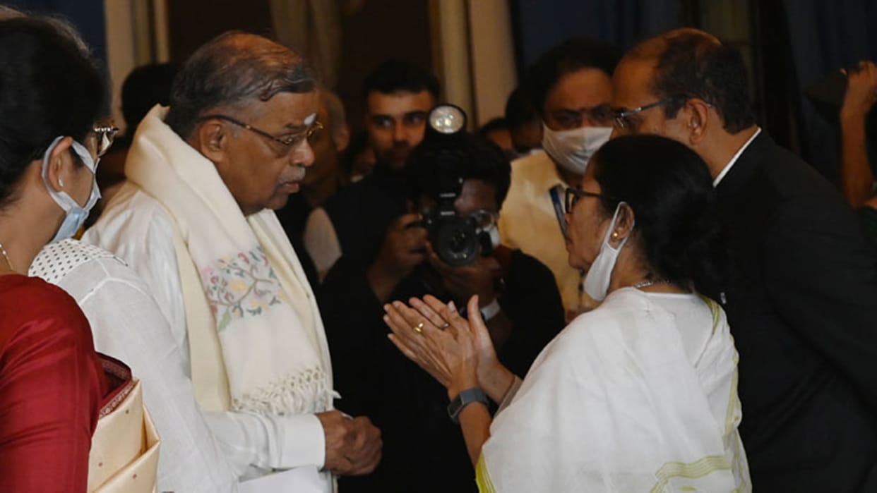 West Bengal One Tmc MLA and four councilors will join BJP Governor surprised to see Mamtas home