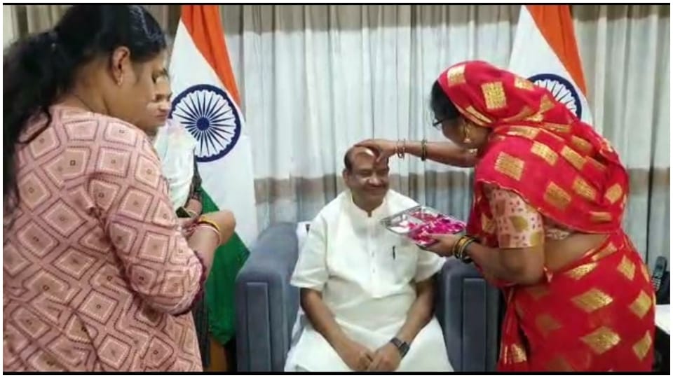 Lok Sabha Speaker Birla celebrated Bhai Dooj with veterans in kota