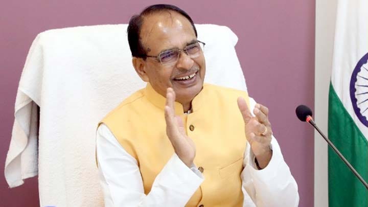 MP News: CM talks to women of self help group on Bhai Dooj, asked what to buy on Dhanteras