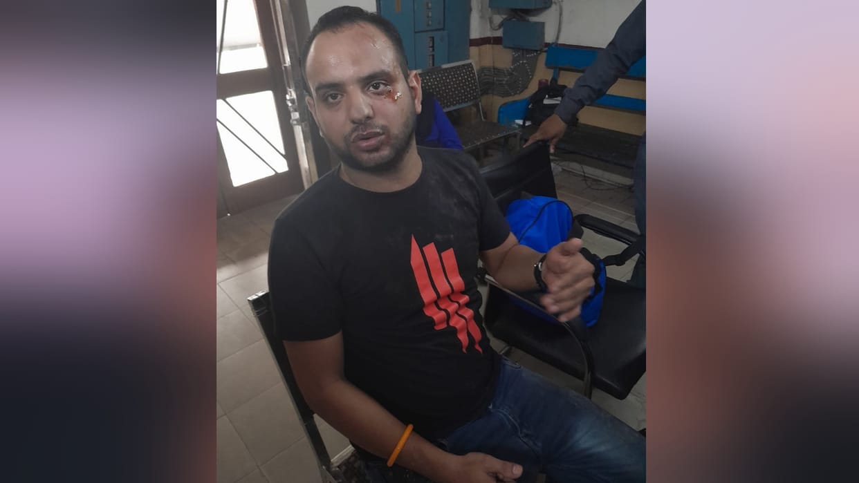 Attempt to rob Chandausi passenger in special train in moradabad