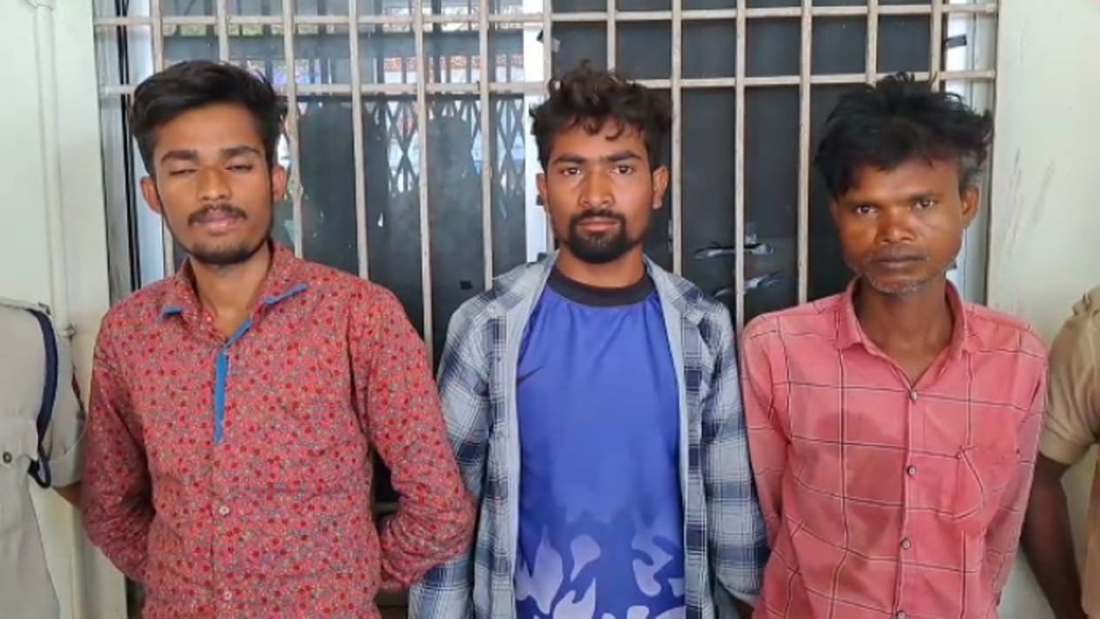 Theft revealed in Reliance Jio Mart Centre in Rajnandgaon three arrested