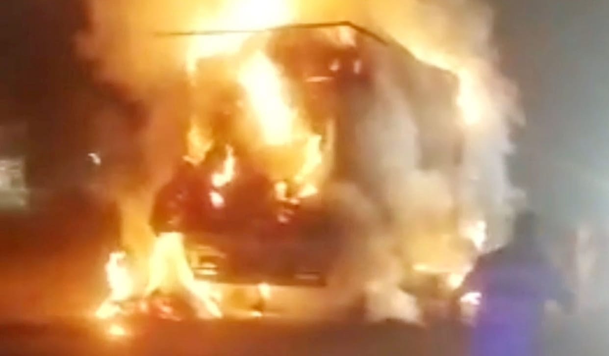 Fire breaks out in truck full of stubble, burning bales fall for one km