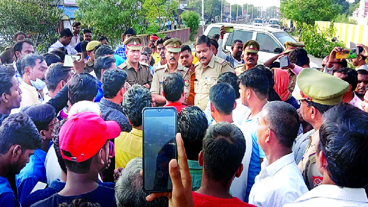 Death of a student who fell from a taxi, angry family members blocked the highway
