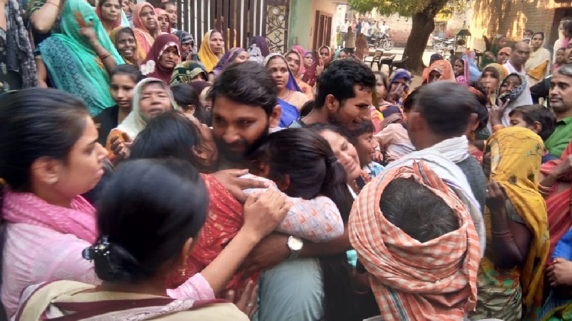 Prayagraj Accident Six dead bodies raised together there was a cry