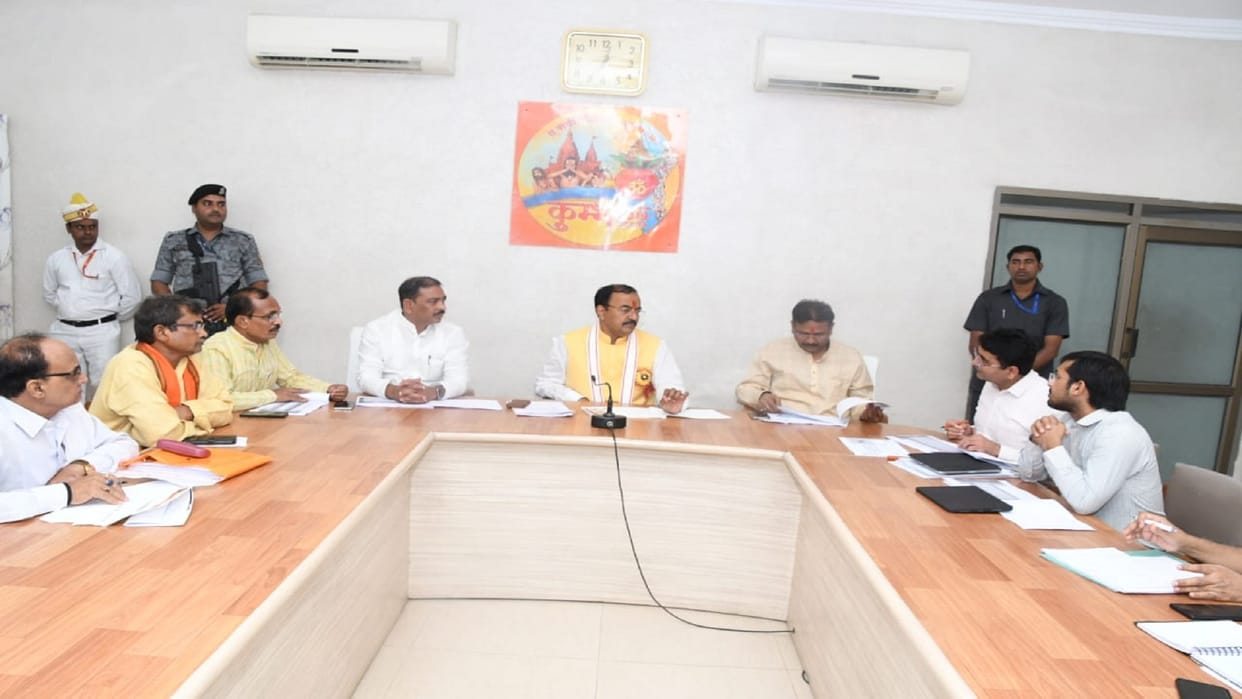 platelets are below 20 thousand immediately admit the patient - Deputy CM Keshav