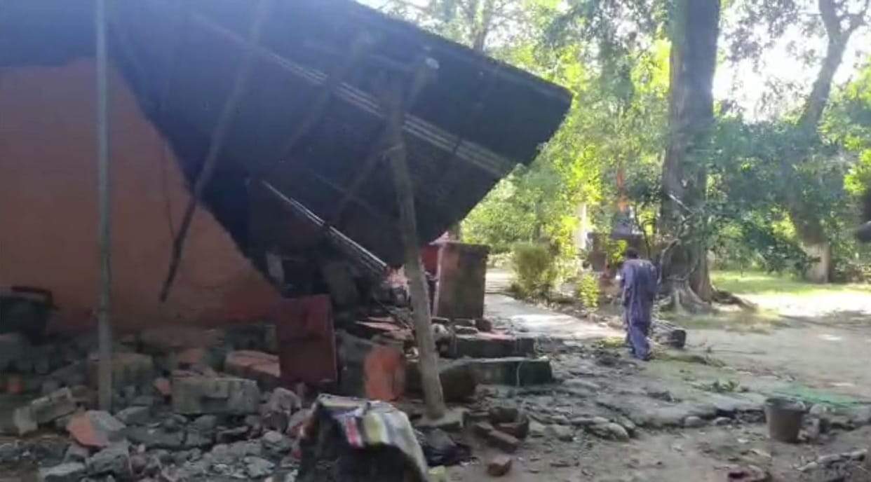 Ramnagar News: Angry Group of elephants ransacked the temple premises