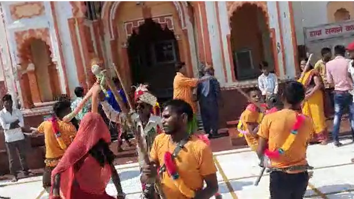 Monia danced fiercely in Orchha Ramraja temple a glimpse of Bundelkhand culture on Govardhan Pooja