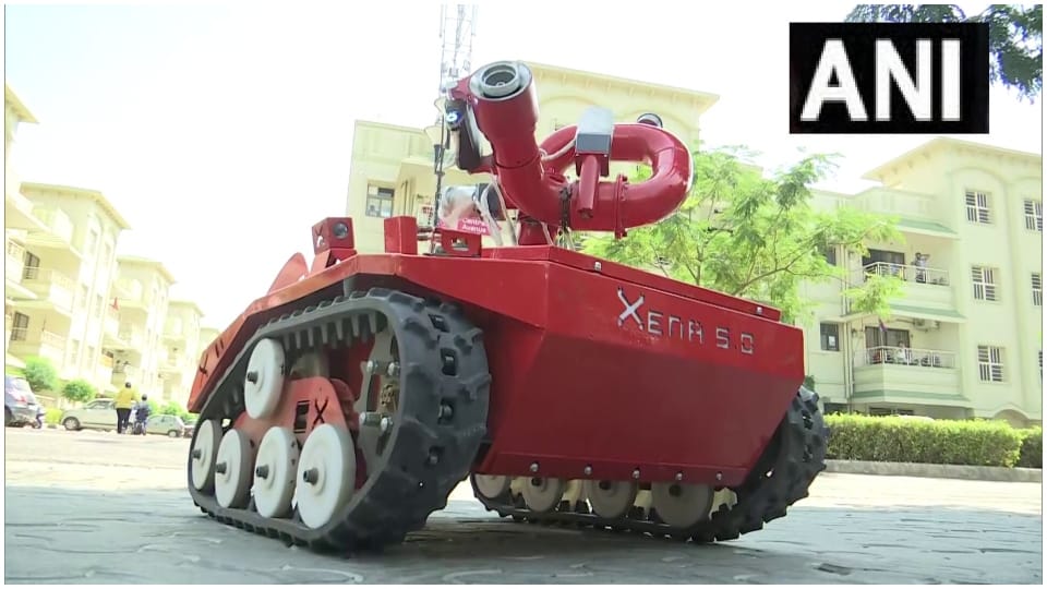 Robots are giving various services In Jaipur Society Rajasthan