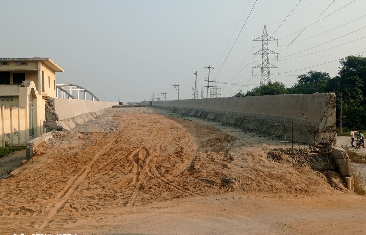 Iron structure placed on Sheikhpura railway overbridge