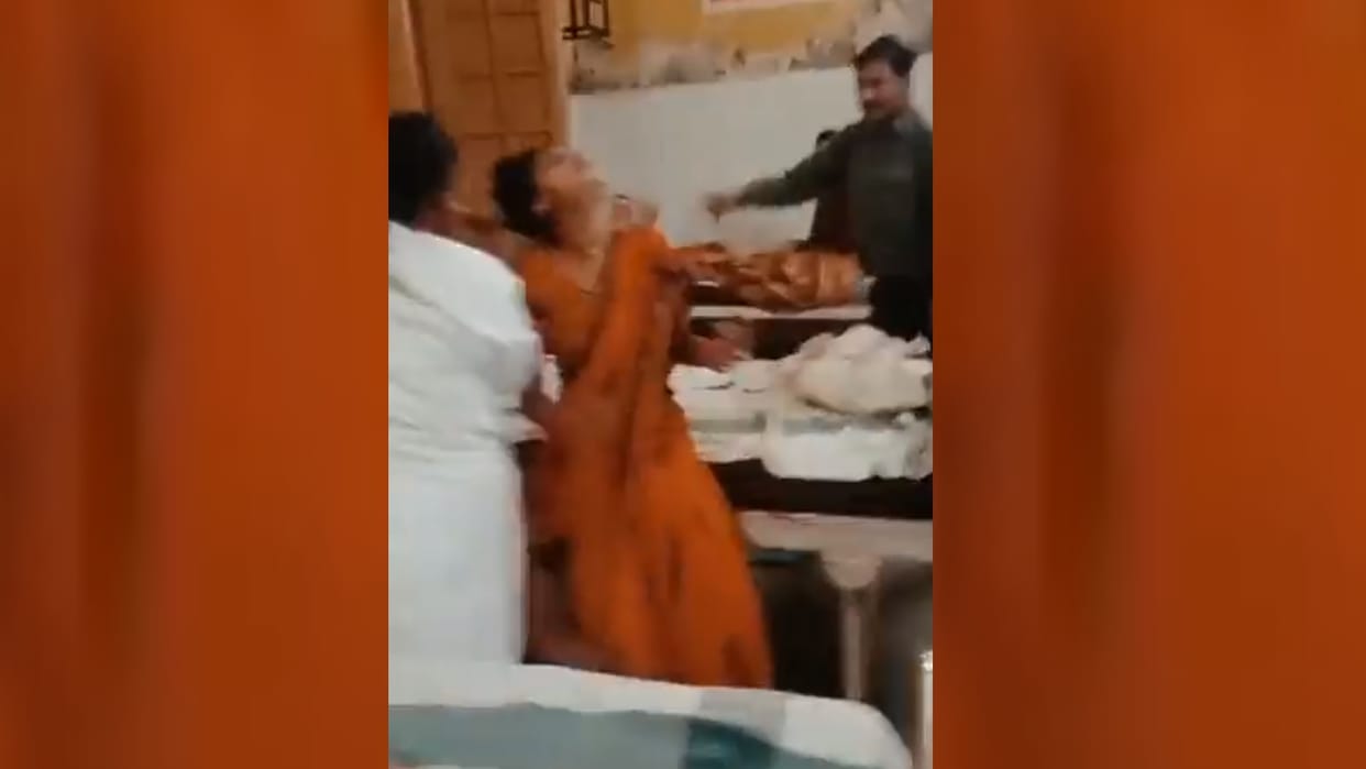 A staff nurse misbehave with a patient in Sitapur district hospital.