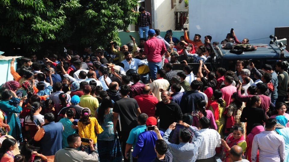 Dehradun News: Huge crowd gathered to see female Leopard Rescue Photos