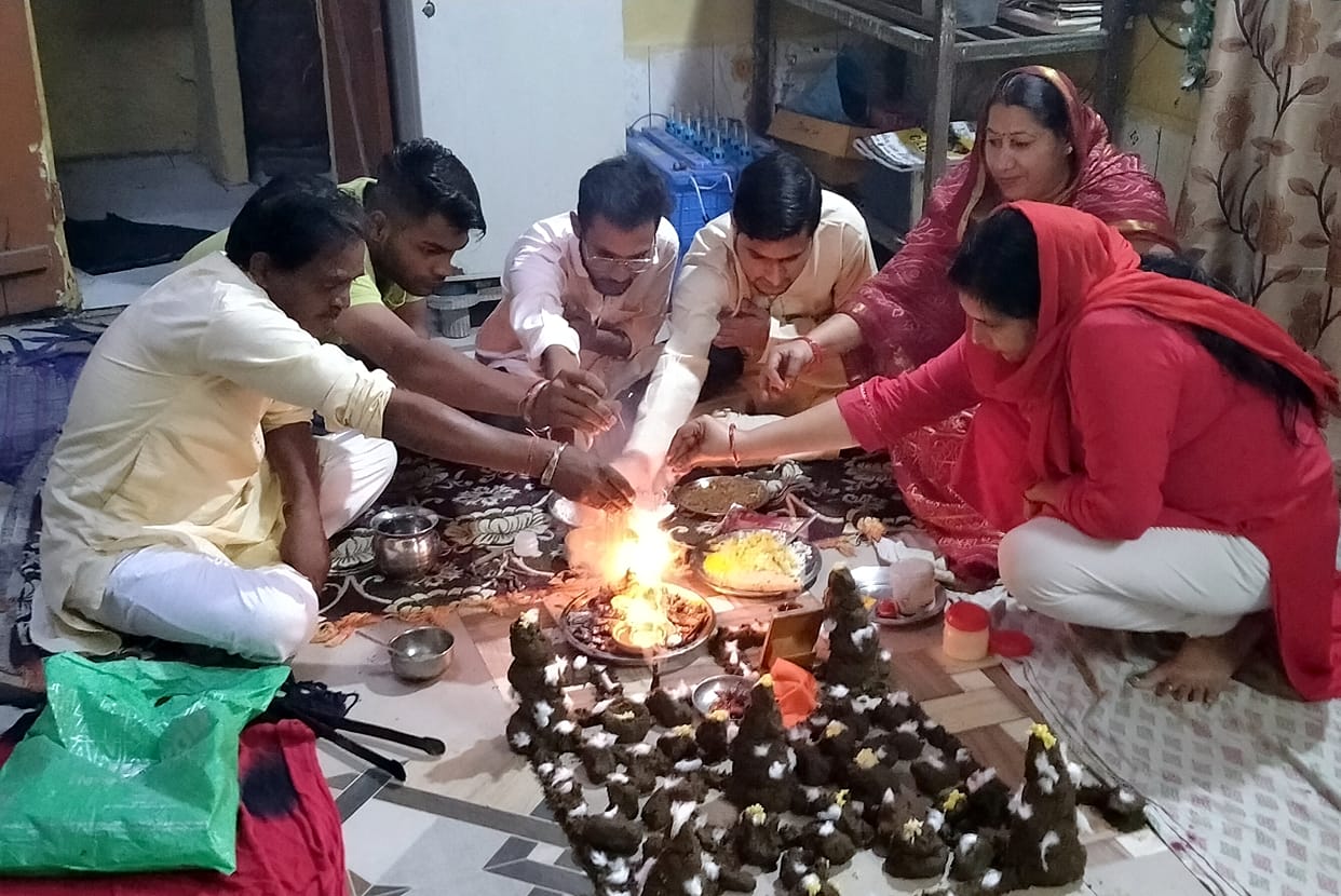 Worship by making Govardhan mountain out of cow dung
