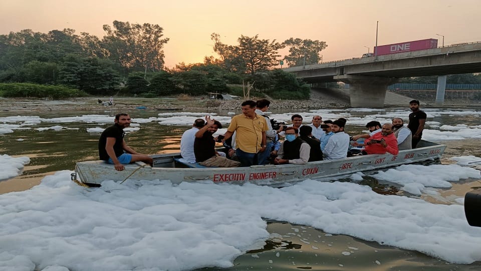 Why is polluted foam seen in Yamuna every year