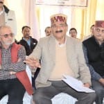 पूर्व सांसद महेश्वर सिंह ने समर्थकों के साथ की बैठक।