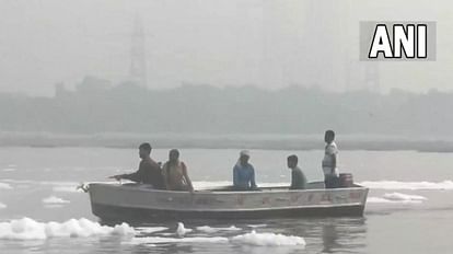 Delhi: यमुना की सफाई के लिए एलजी ने शुरू किया मेगा ड्राइव, उपराज्यपाल ने लॉन्च की प्रादेशिक सेना फाइल फोटो