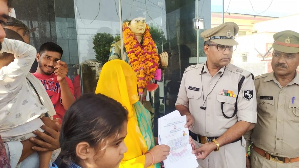 BSF gave martyr status to Satish Chahar agra