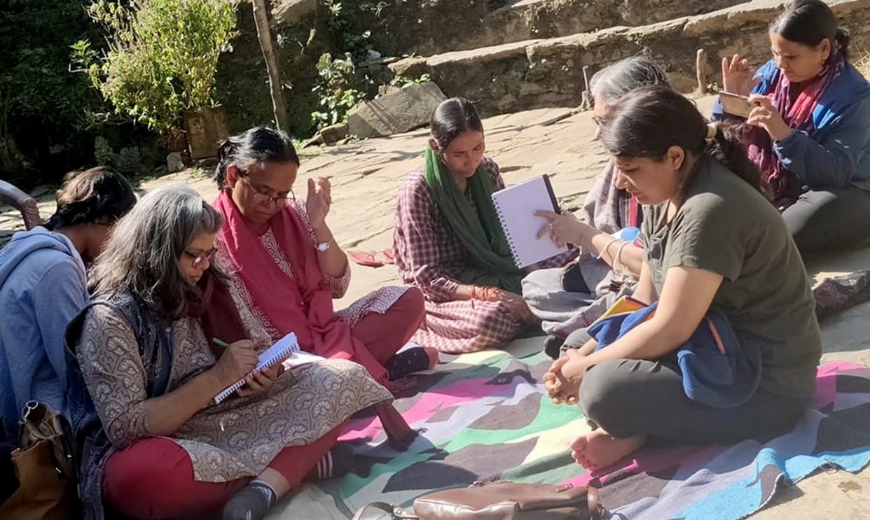 Ankita Bhandari Murder Case Mahila Manch Team reached Ankita village Dobh Srikot Uttarakhand news In hindi
