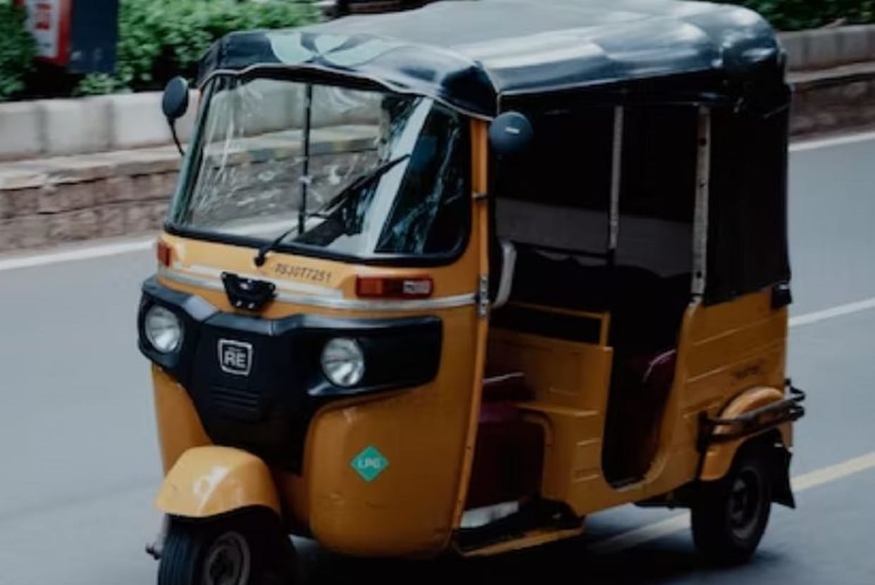 Car Driver licence applicants using auto rickshaws instead of cars for driving tests on automated tracks