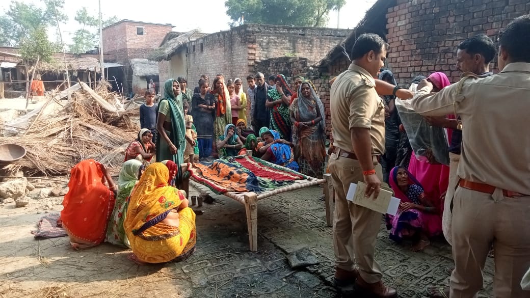 Barabanki News: Three dead, including two innocent, four injured due to collapse of dilapidated walls