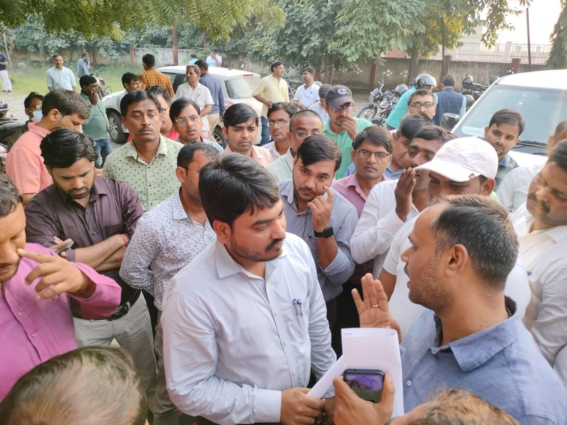 Neither books to children nor honorarium to cooks teachers sitting on dharna