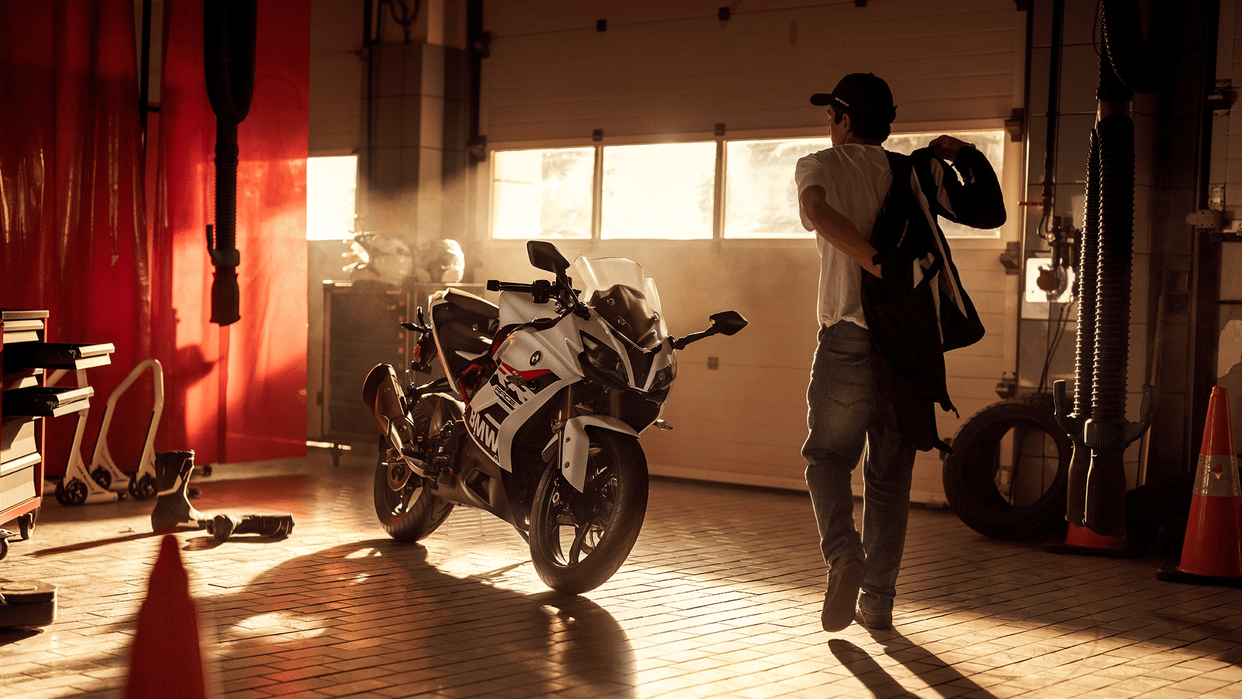 BMW Motorrad India Delivers 1000 Units of BMW G 310 RR Motorcycle within 100 days of Launch News in Hindi