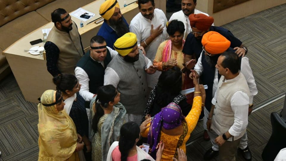 AAP-Congress Councilors protests against swearing-in of nominated councilors in Chandigarh