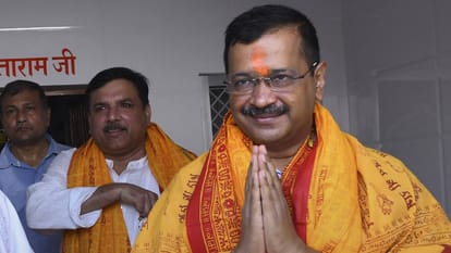 Kejriwal Mann greeted with black flags chants of Modi in Gujarats Navsari Delhi CM calls protesters his brothe