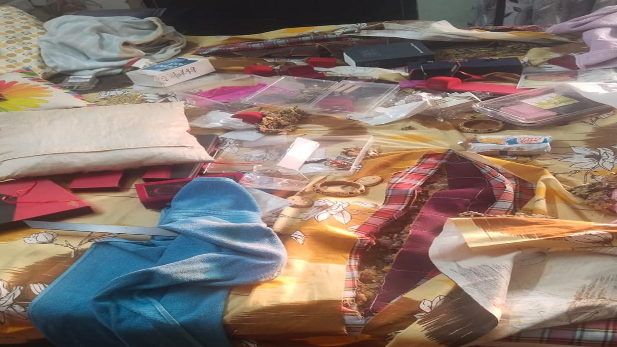 Ghaziabad Former female teacher went bankrupt in Diwali thieves blew goods worth 20 lakhs from flat