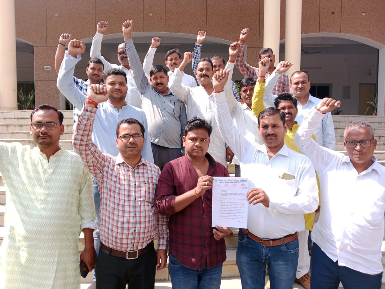 Biffrey Rice protested on the Essentials of Sartex Machine