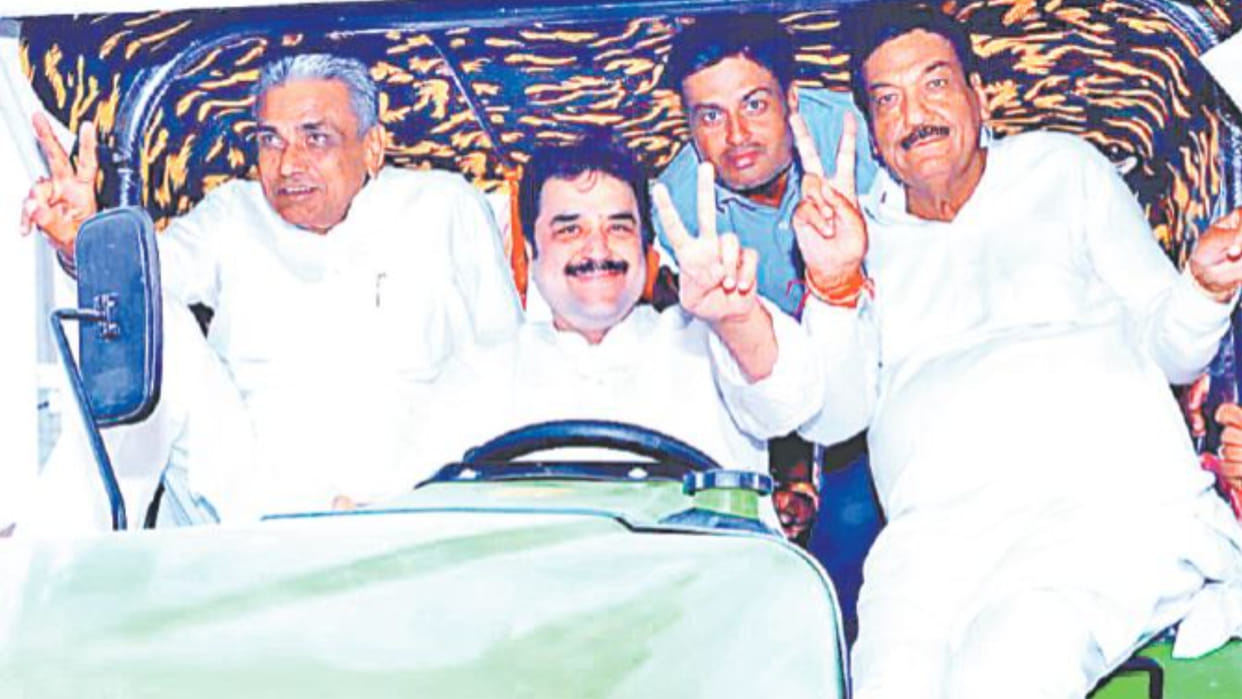 Ranjeet Singh seeking votes with Kuldeep Bishnai for Bhavya Bishnoi