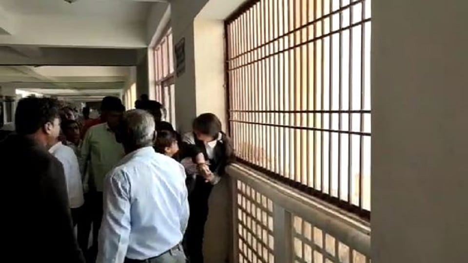 Confrontation between women advocates in Kasganj court