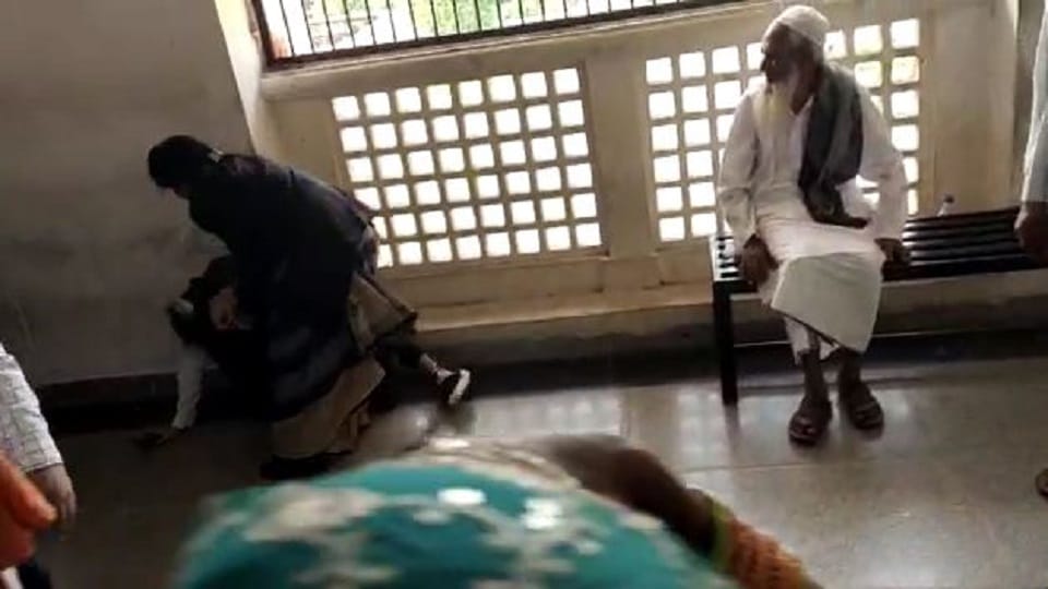 Confrontation between women advocates in Kasganj court