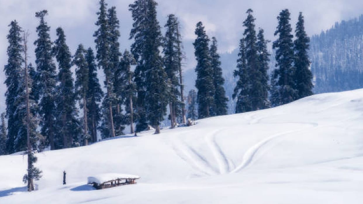 must visit places in kashmir dubjan where hot water spring bath