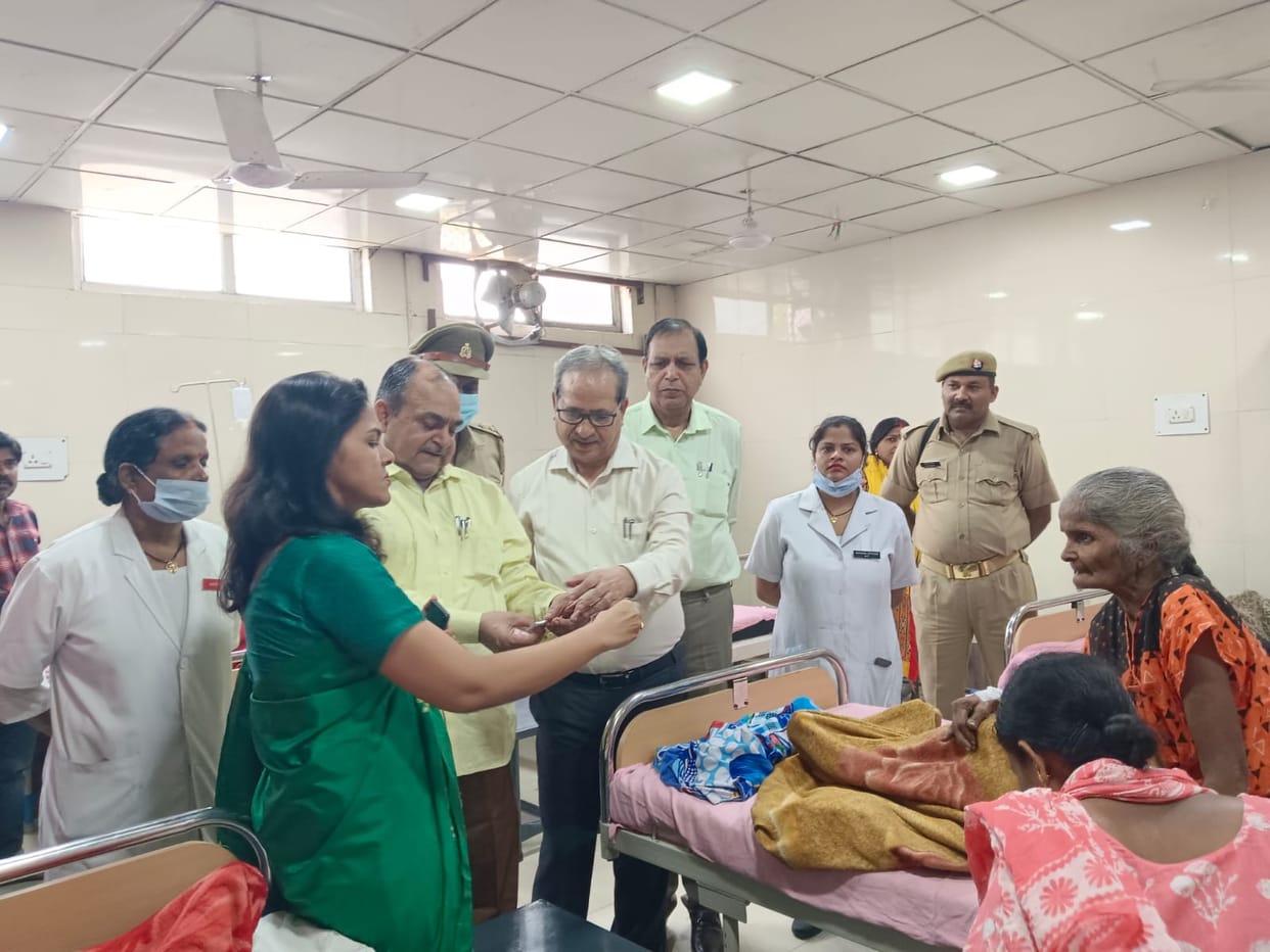 Lucknow News : Doctor trapped in the matter of prescribing medicine to patients from outside